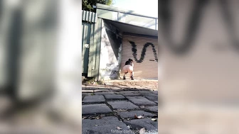 juicyygracee - See quiet laneway, will pee