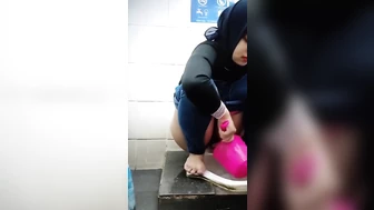 Toilet Voyeur (Piss)