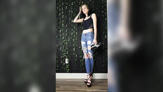 lizzylove21 - Working for the women's shoe department