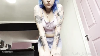 cute_bean_ting - Holding my pee