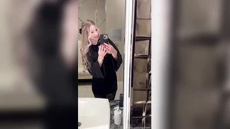 HayleeX - Public Toilet Stall Pee