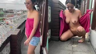 zoecams - I think the pee looks better in slow