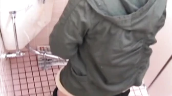 The pee scene is perfectly captured! Crack and anus are clearly visible