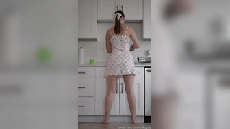 sexylexihayes - A very nonchalant pee..