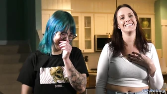 Sisters Kissing - Gone Wrong