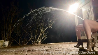 HugeBladderQueen - It took a few seconds, but my highly sought after fountain blast