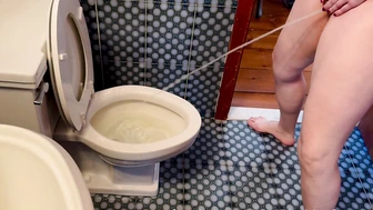 HugeBladderQueen - I got jealous of my partner and decided to piss like a dude