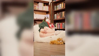 sexylexihayes - Lofi Girl's secret pee break!