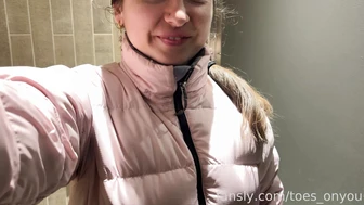 toes_onyou - pee time