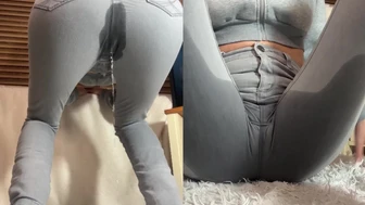 SophiaHazelnut - My first grey jeans wetting! And these jeans don’t even belong to me