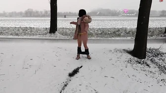 Kitty_Lou - I always wanted to piss a hole in the snow