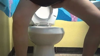 pooltoilet inside
