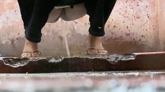 asian girl pissing